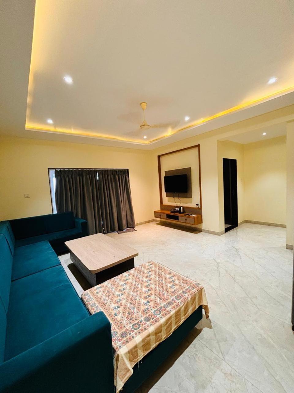 Paramount 3 Ac Bedrooms Hall Garden With Lake View Панчгани Екстериор снимка